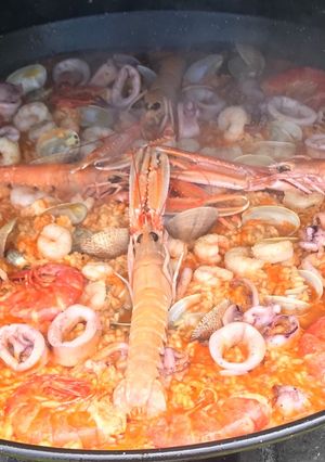 Una foto de Paella de marisco