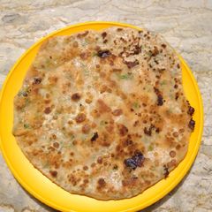 A picture of Chicken Cheese paratha.