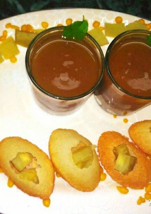 A picture of Shakkarkandi stuffed golgappas with water.
