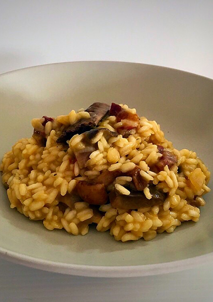Una foto de Arroz cremoso de jamón ibérico y setas