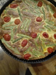 Una foto de Pudín de espárragos y tomates cereza