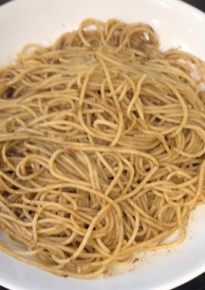 Una foto de Spaghetis con salsa de carrilleras