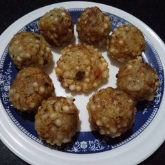 Sabudana (sago) papaya balls A picture of Sabudana (sago) papaya balls.