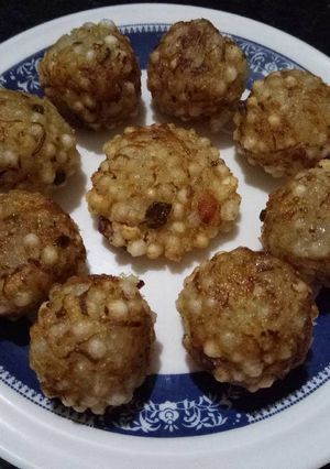 A picture of Sabudana (sago) papaya balls.