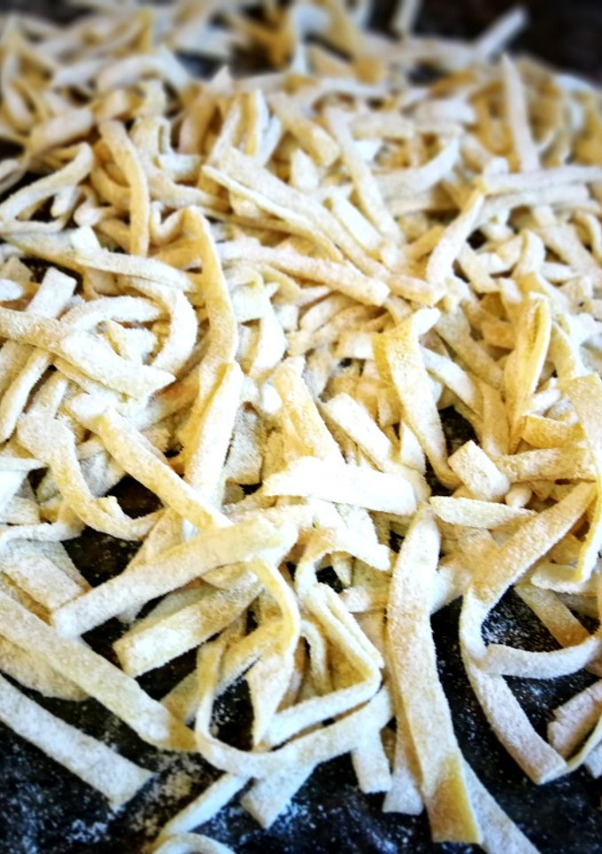 Una foto de Pasta casera con huevo campero 🥚