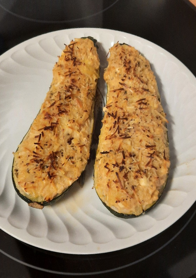 Una foto de Calabacines rellenos de Atún