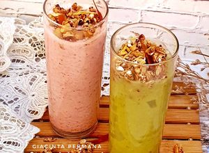 Foto resep Jus Strawberry dan Jus Alpukat tabur granola