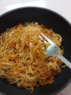 शेजवान नूडल्स (schezwan noodles recipe in Hindi) रेसिपी मुख्य फोटो