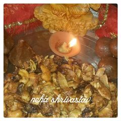 A picture of Dry fruits mava paak.