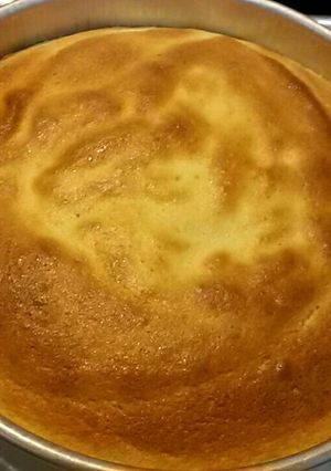 A picture of Lemon olive oil cake.