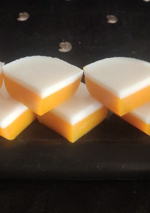 मँगो कोकोनट जेली (mango coconut jelly recipe in marathi) रेसिपी चे मुख्य फोटो 