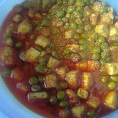 A picture of Shahi matar paneer.