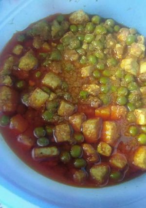 A picture of Shahi matar paneer.