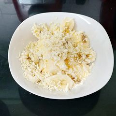A picture of My Dairy Ice Cream with Banana and Grated White Chocolate 🤩.