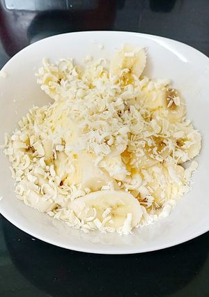 A picture of My Dairy Ice Cream with Banana and Grated White Chocolate 🤩.