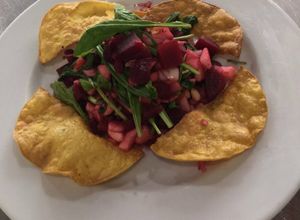Una foto de Ensalada de manzana y remolacha