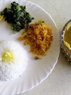 A picture of Plain rice with radish sambar, carrot podimas and palak poriyal.