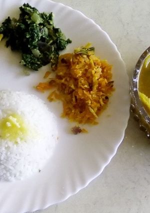 A picture of Plain rice with radish sambar, carrot podimas and palak poriyal.