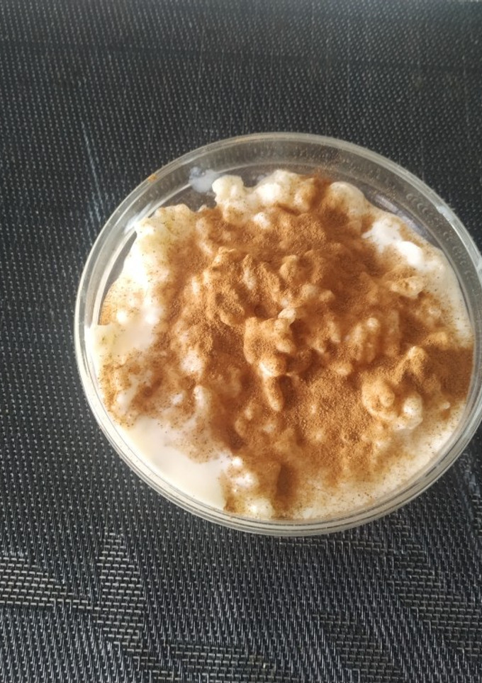 Una foto de Arroz con leche cremoso
