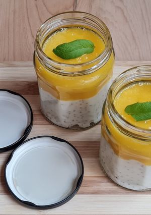 Una foto de Postrecito de mango y coco 🥭🥥 bajo en calorías