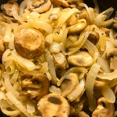 A picture of Onion and Mushrooms.