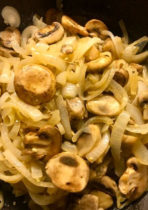 A picture of Onion and Mushrooms.