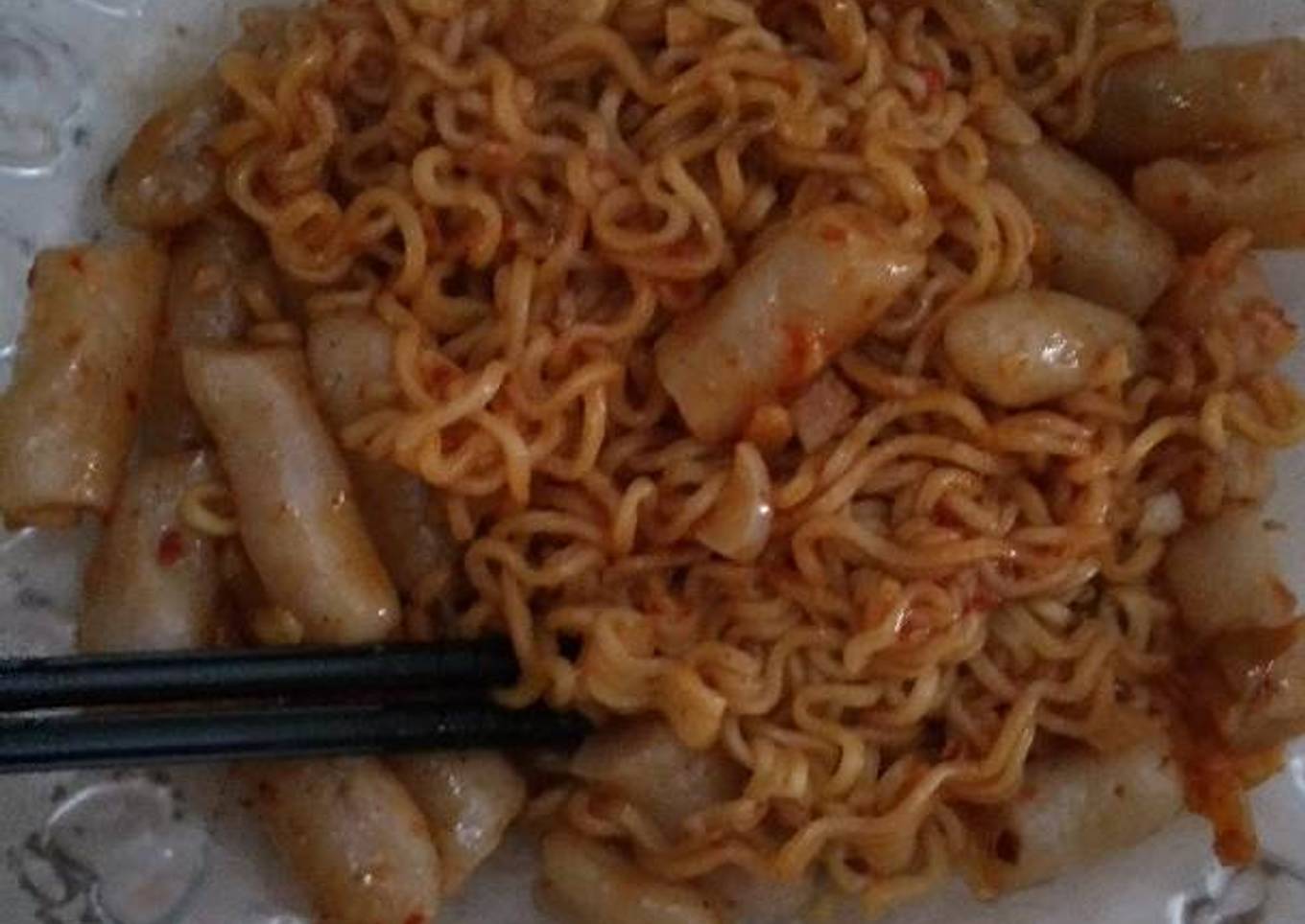 Ramen tteokbokki rasa rendang