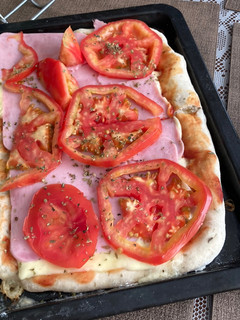 Una foto de Pizza con masa casera