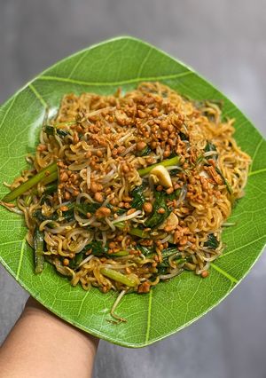Foto resep Mie Goreng Spesial (pake mie instan)