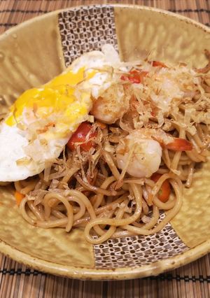 รูปของ ยากิโซบะกุ้ง ไข่ดาว