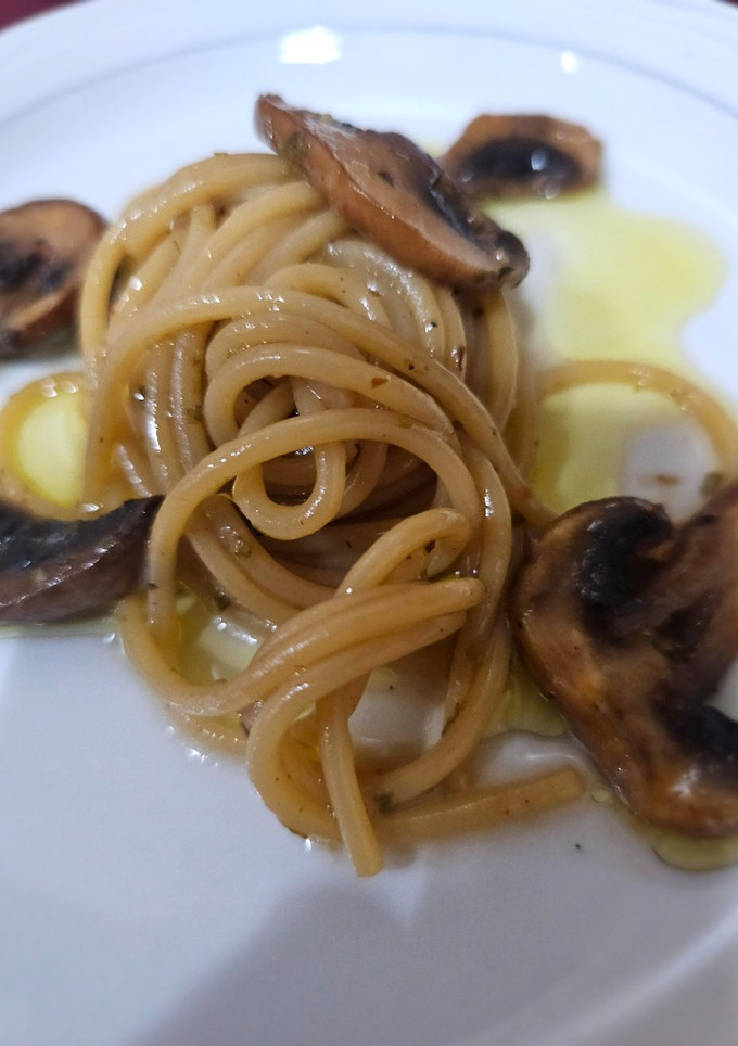 Una foto de Spaghetti con Portobellos y champiñones