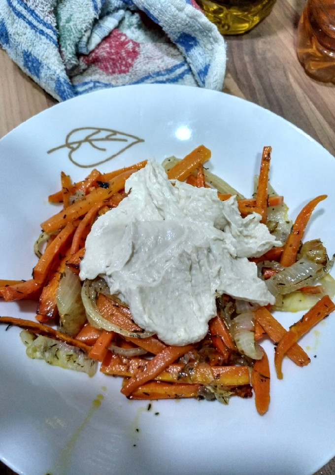 Una foto de Zanahoria al horno con hummus