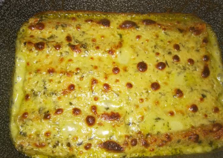 Recetta di Qualsiasi sera della settimana Cannelloni alla Daniele - Cannelloni di carne con besciamella al pesto