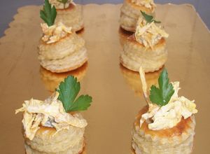 Una foto de Mini vol au vent de pollo