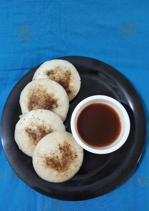 ફરાળી ઈડલી (Farali Idli Recipe In Gujarati) રેસીપી મુખ્ય ફોટો