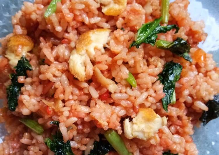 Langkah Mudah Menyiapkan Nasi goreng merah Enak Banget