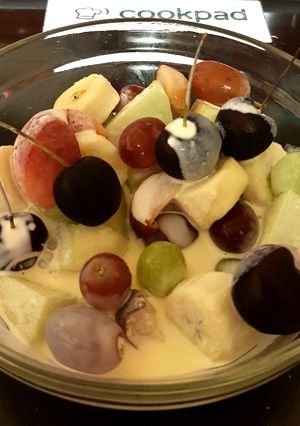 A picture of My mixed Fruit with Double cream all over. Yummy😉.