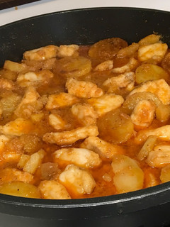 Una foto de Suquet de rape y patatas simple