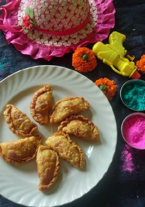 গুজিয়া(gujia recipe in Bengali) রেসিপির প্রধান ছবি