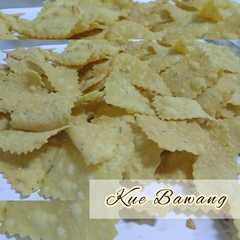 A picture of Kue Bawang.
