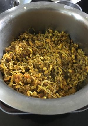 મગ ફણગાવેલા (Moong Fangavela Recipe In Gujarati) રેસીપી મુખ્ય ફોટો