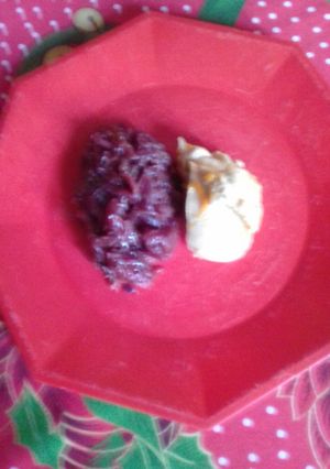 Una foto de Repollo rojo con manzana..!!