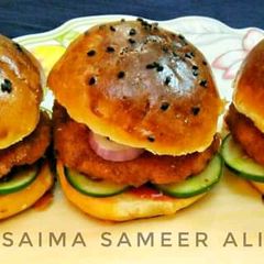 A picture of Nugget petty burger with homemade mini buns.