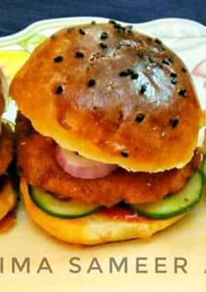 A picture of Nugget petty burger with homemade mini buns.