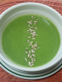 Una foto de Sopa cremosa de calabacitas con poro