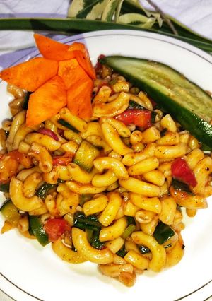 A picture of Vegetables Elbow Macaroni With Red Sauce.