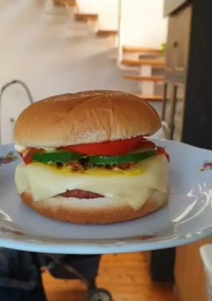 Házi gyorséttermi sajtburger recept fotója