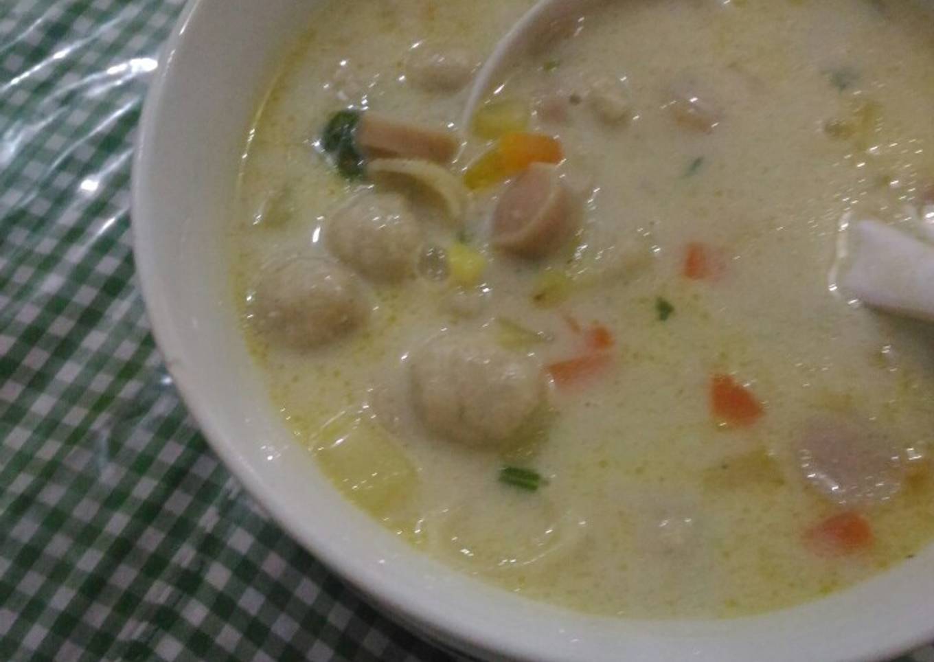 Sop cream bola bola ayam