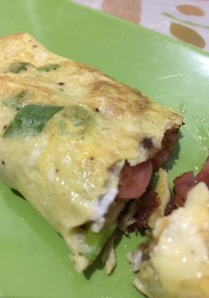 Foto resep Bekal sekolah simpel : telor gulung sosis abon