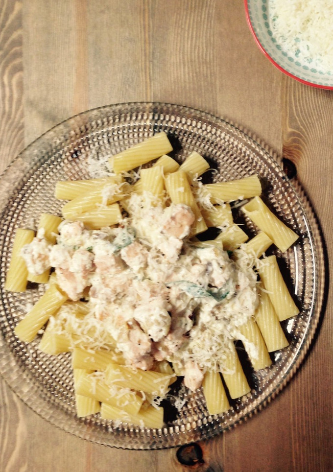 Una foto de Tortiglioni con Salmón y Salvia